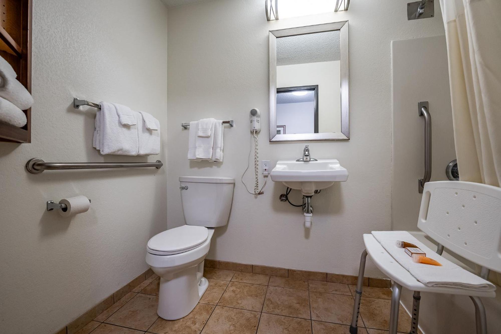 צ'יליקות Christopher Inn And Suites מראה חיצוני תמונה